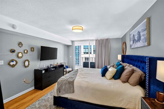 Building Photo - 1200 Brickell Bay Dr