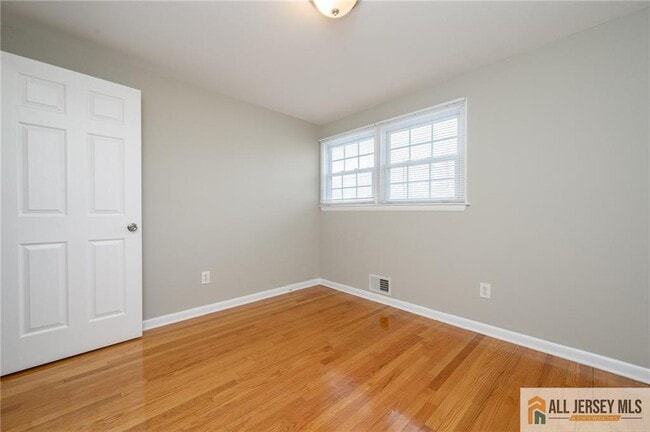 Building Photo - 691 Inman Ave