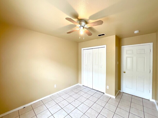 Building Photo - **MOVE IN SPECIAL** Convenient & Low-Maintenance Living Near St. Mary’s University!