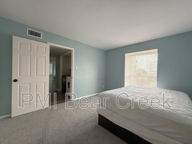 Building Photo - 8523 Hearth Dr