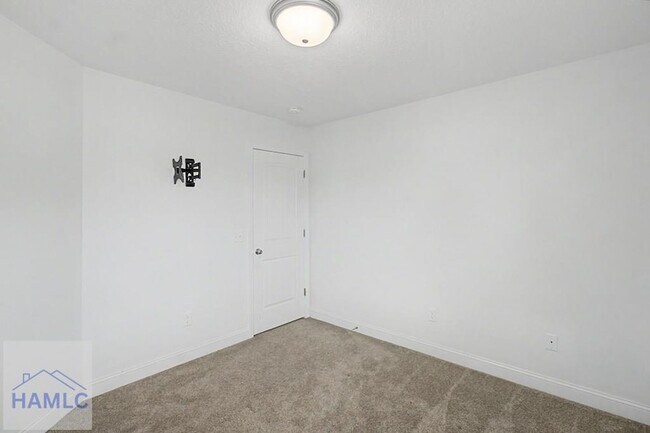 Building Photo - 390 Fairview Cir