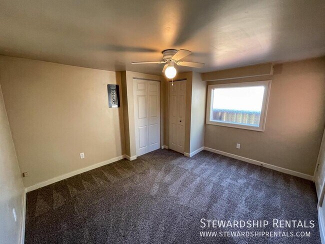 Building Photo - 1648 E 24th Ave