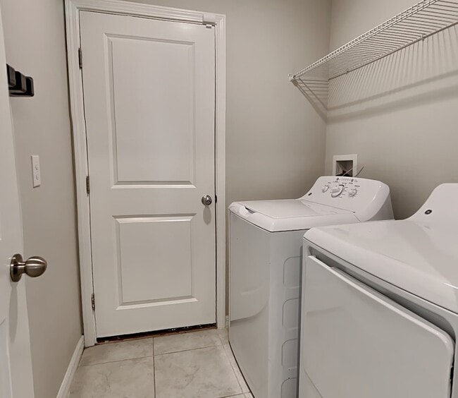 Building Photo - 14620 Dunrobin Dr