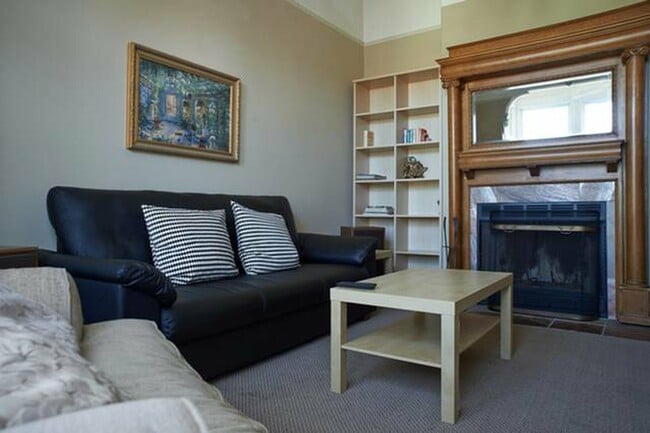 Building Photo - 131 Coleridge St