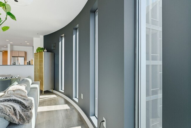 Building Photo - 200 2nd St