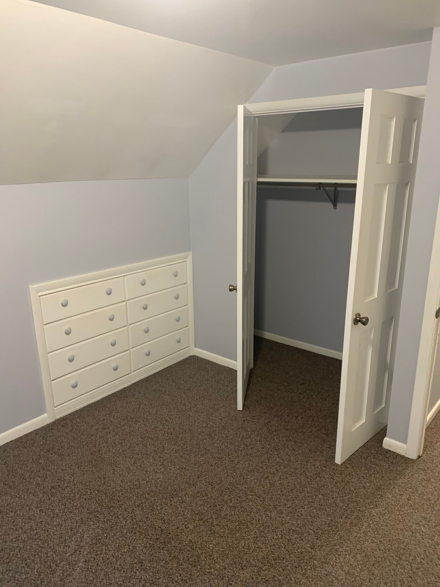 Building Photo - 1556 Thames Dr