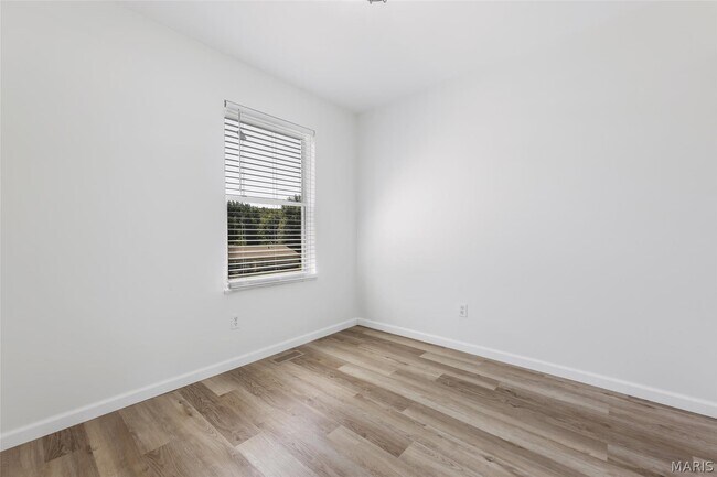 Building Photo - 32 Laura Dr