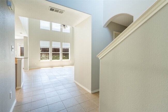 Building Photo - 2012 Meadow View Dr