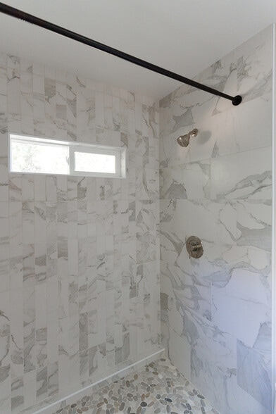 Building Photo - 2841 Los Feliz Dr