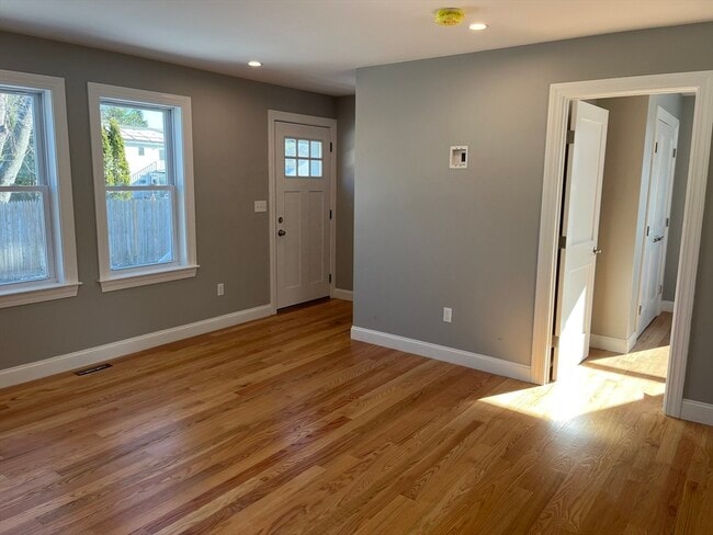 Building Photo - 14 Cherry Rd