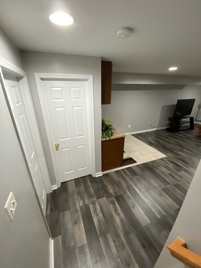 Building Photo - 415 Baish Dr SE