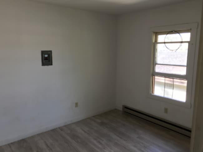 Building Photo - 220 Cedar St