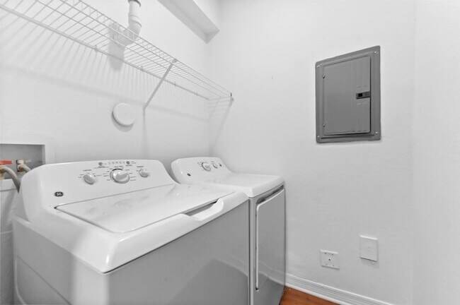 Building Photo - 15105 Michelangelo Blvd