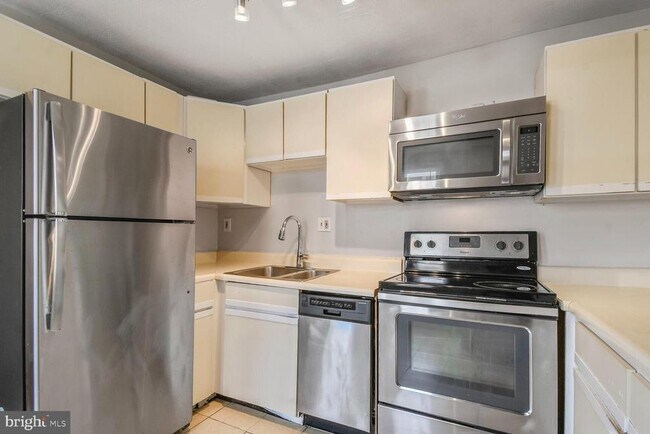 Building Photo - 1403 12th St NW