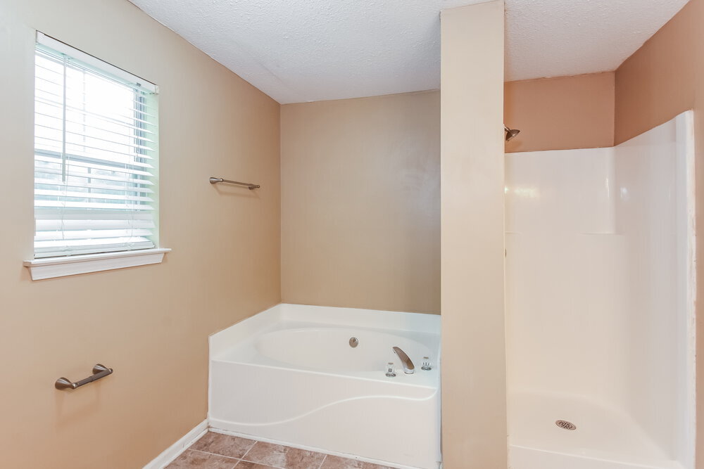 Building Photo - 1531 Wembley Dr