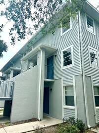 Building Photo - 7195 E Bank Dr