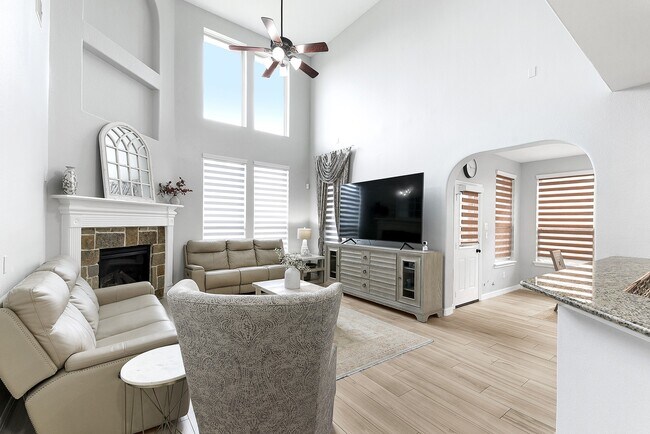 Building Photo - 29022 Pinnacle Ridge Dr