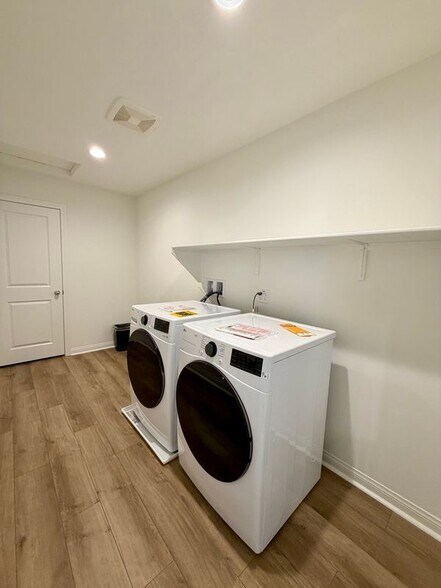 Building Photo - 21624 Thomas Ct