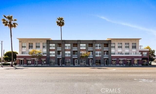 Building Photo - 801 S Anaheim Blvd