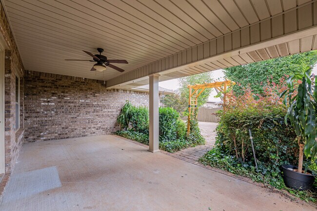 Building Photo - 323 Harbor Glen Dr SW