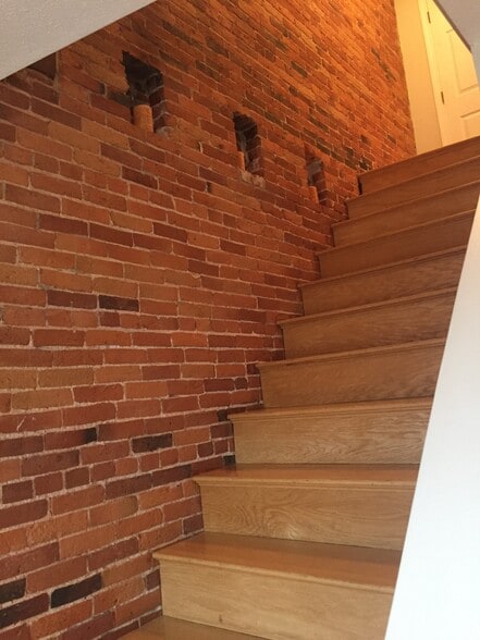 Building Photo - 6 Portland Ave