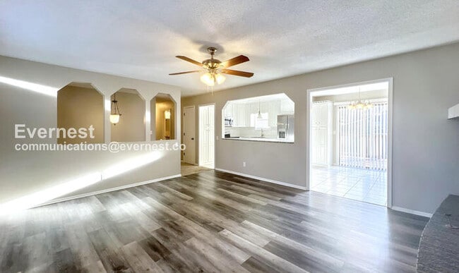 Building Photo - 7936 N Forest Ave