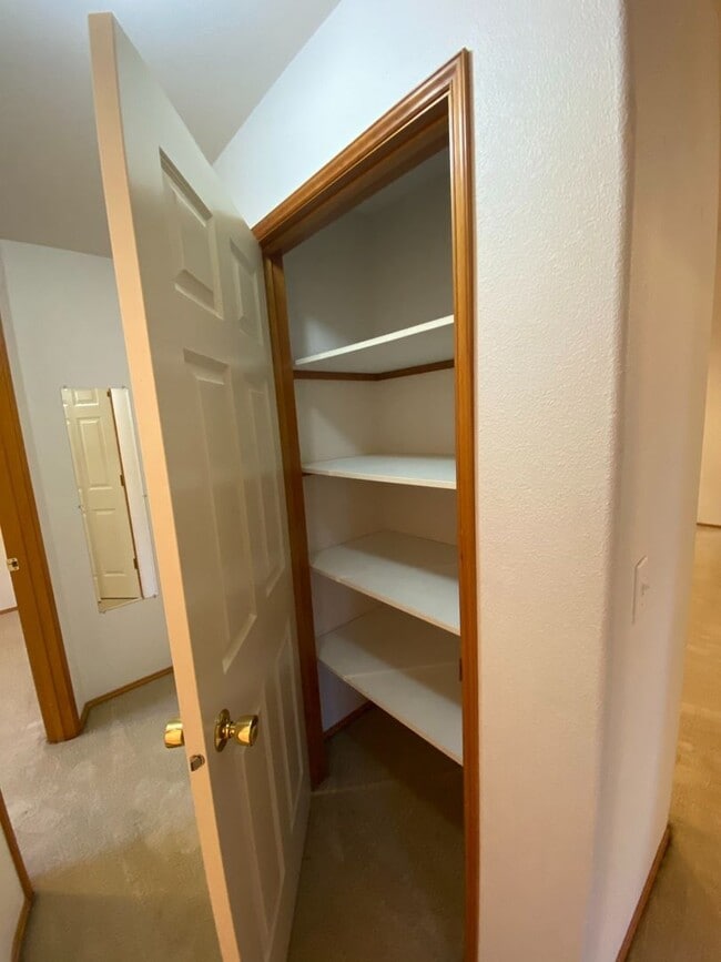 Building Photo - 8807 W Bonnie Ave