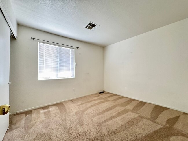 Building Photo - 2048 Rose Coral Ave
