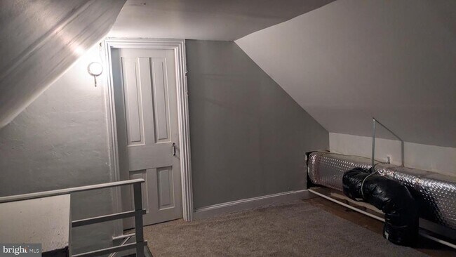 Building Photo - 604 W Holly Ave