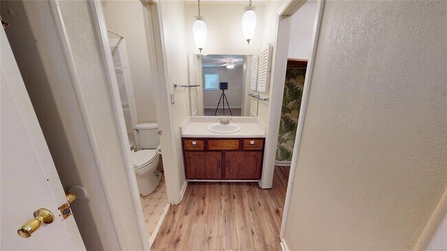 Building Photo - 2112 Cottingham Dr