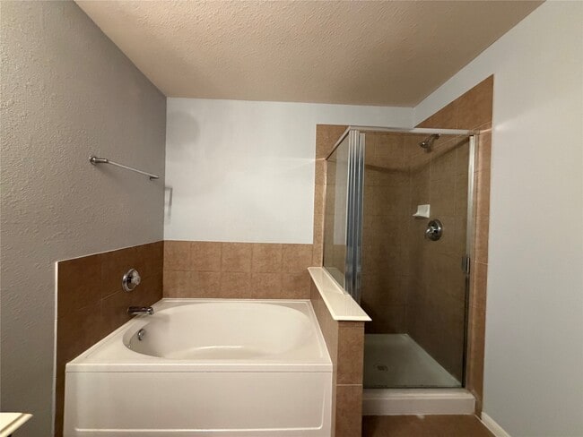 Building Photo - 8023 Clover Leaf Dr