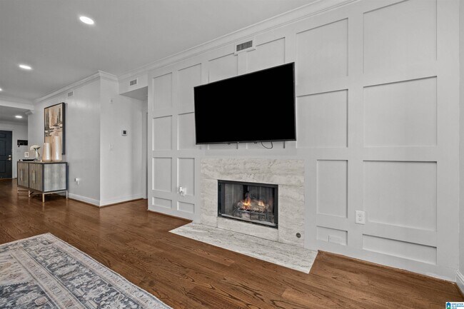 Building Photo - 2600 Arlington Ave S