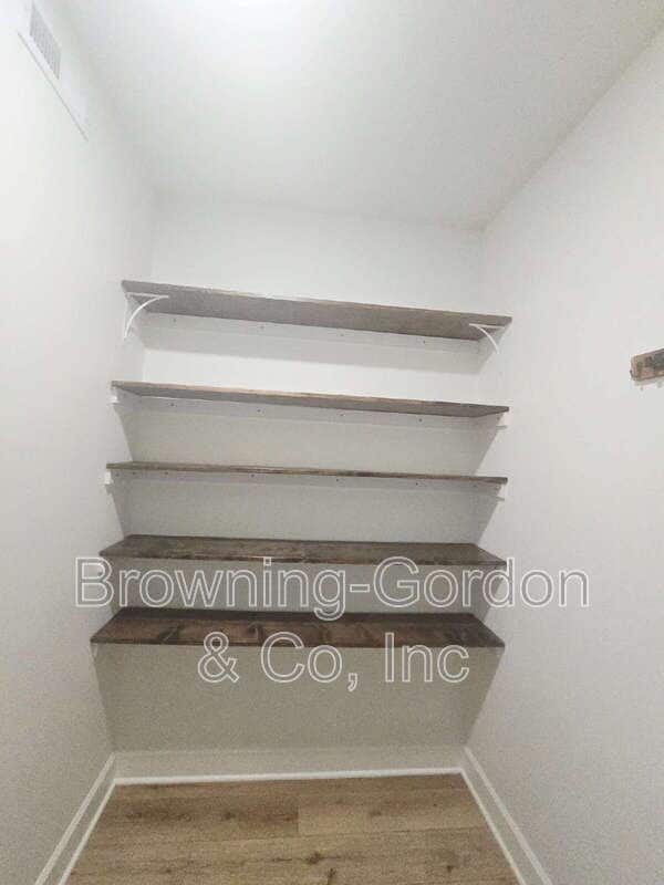 Building Photo - 8601 Peckham Ln