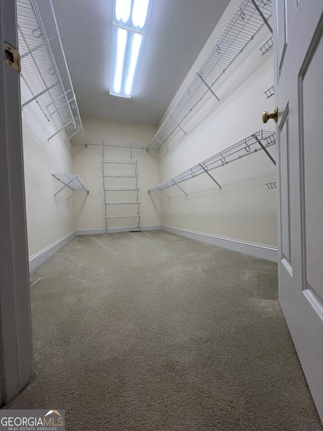 Building Photo - 678 Verney Dr