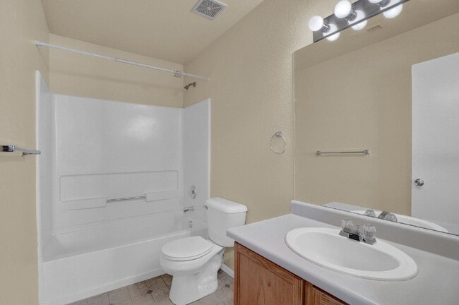 Building Photo - 2424 St Paul Dr