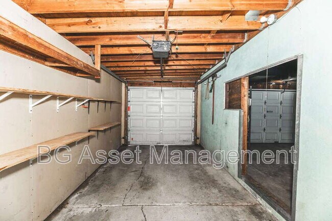 Building Photo - 1011 Manor Rd