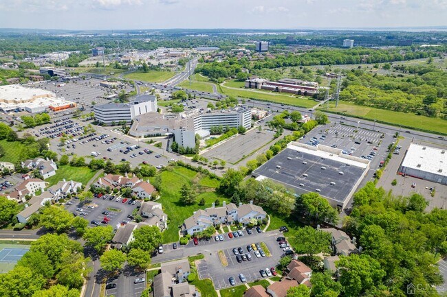 Building Photo - 1612 Woodbridge Commons Way