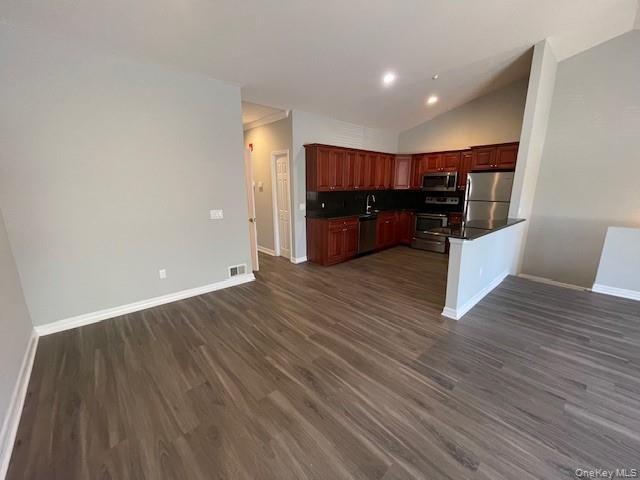 Building Photo - 310 Centre Ct