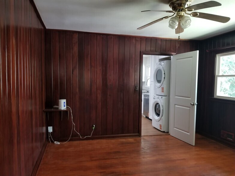 Building Photo - 2079 Honeysuckle Ln SW