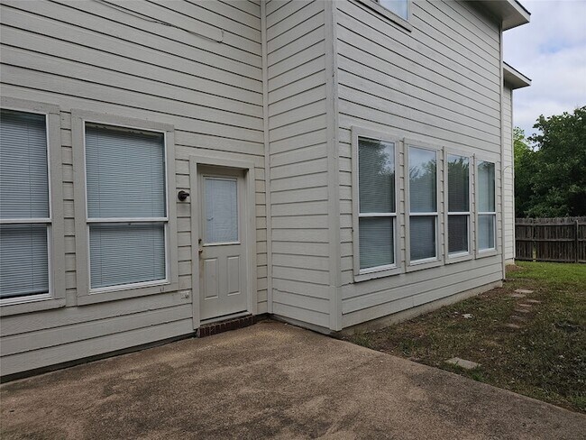 Building Photo - 7023 Greenspoint Dr