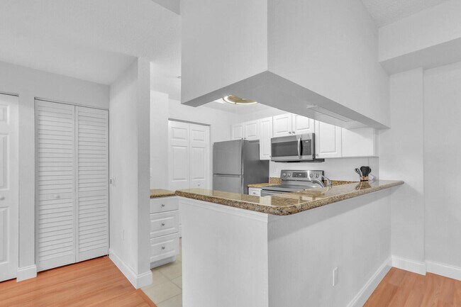 Building Photo - 2803 Sarento Pl