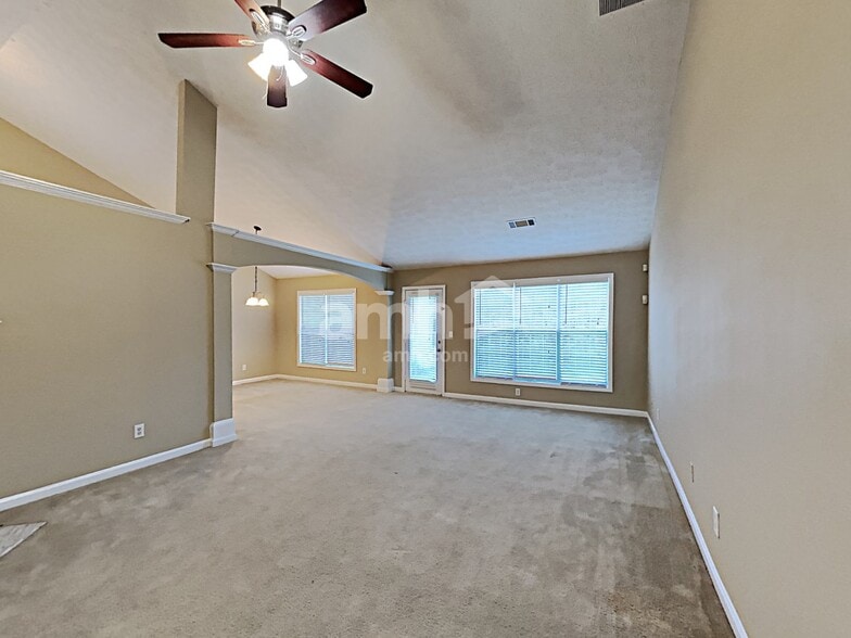 Building Photo - 1545 Maple Pointe Ct