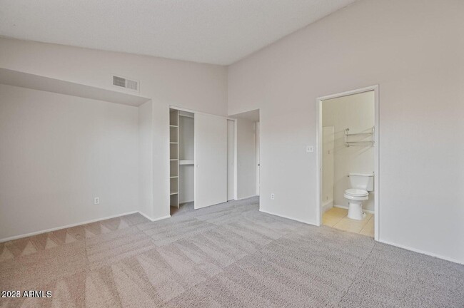 Building Photo - 2906 E Impala Ave