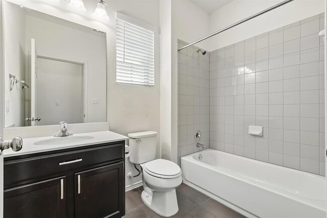 Building Photo - 533 Sweetwood Ln