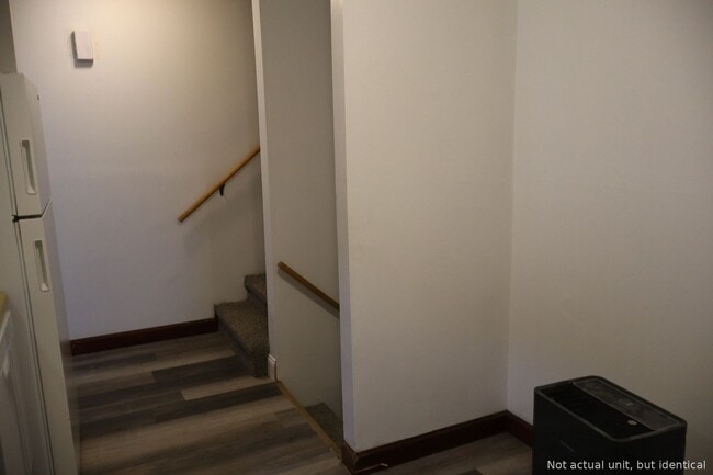 Building Photo - 2305 Southridge Dr