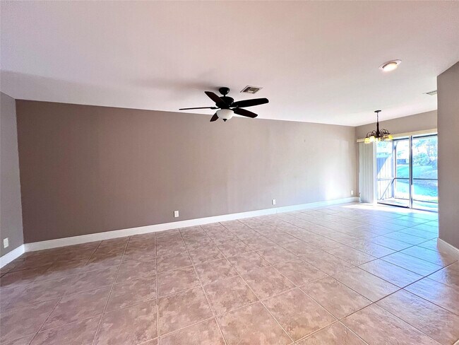 Building Photo - 2246 Discovery Cir W