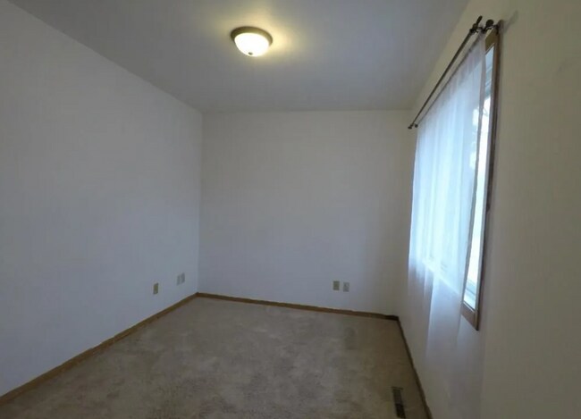 Building Photo - 3526 N Newton Ave