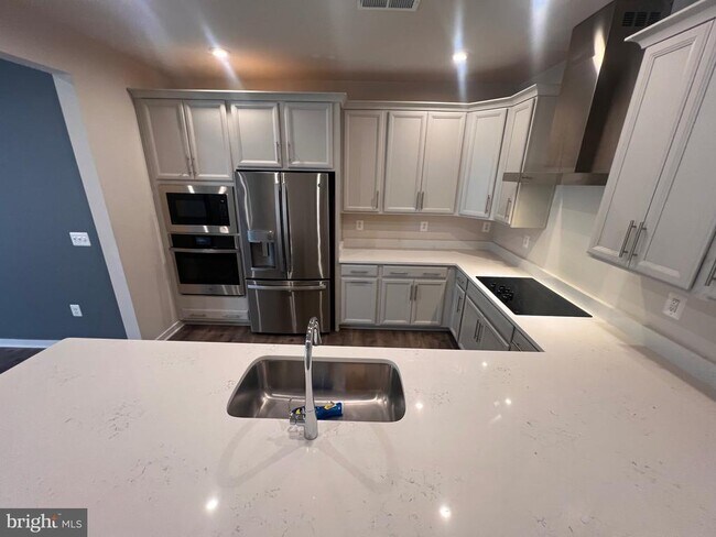 Building Photo - 44625 Wolfhound Sq