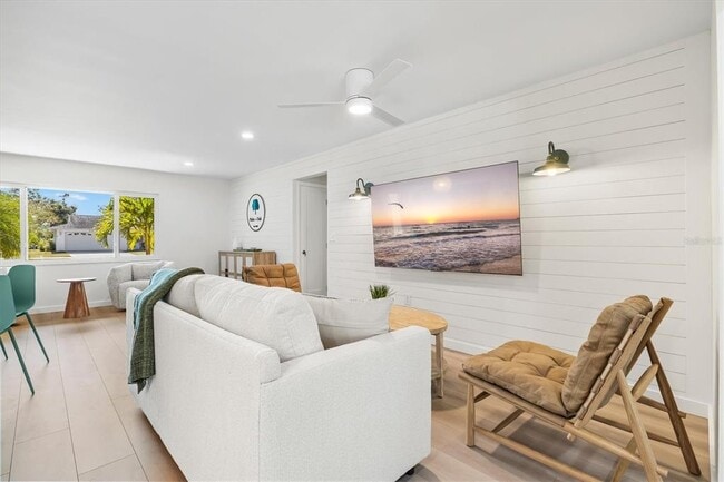 Building Photo - 2641 Hyde Park St