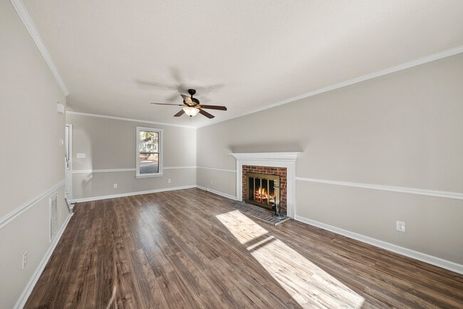 Building Photo - 7404 N Thorncliff Pl